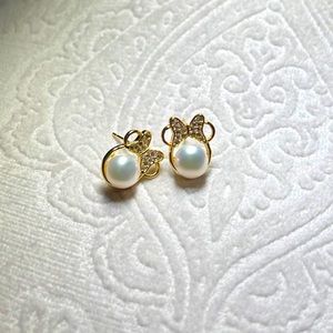 New natural pearl  Minnie Mouse earring studs 7mm bun pearls